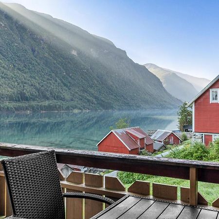 Cabin Alongside The Beautiful Fjaerlandsfjord Kültér fotó