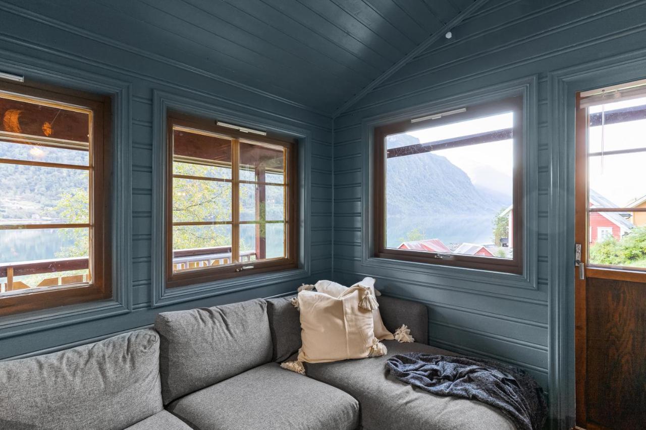 Cabin Alongside The Beautiful Fjaerlandsfjord Kültér fotó