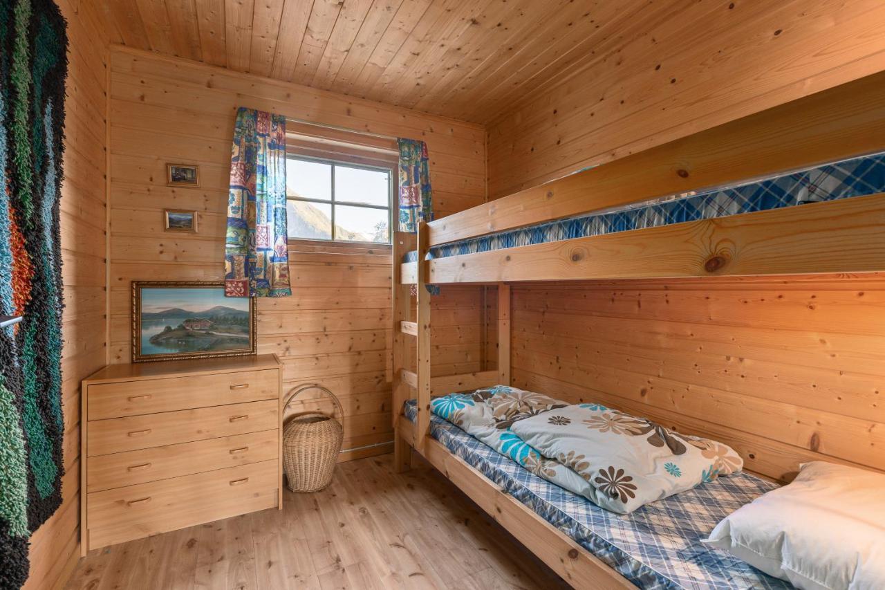 Cabin Alongside The Beautiful Fjaerlandsfjord Kültér fotó